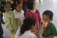 Vietnamce kosí zákeřný virus, zemřelo už 130 lidí