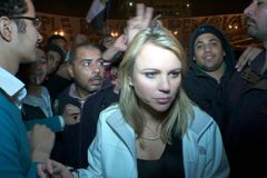 Napadená novinářka: Dav Egypťanů ji svlékl a bil tyčemi