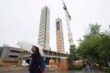 Nejvyšším dřevěným mrakodrapem na světě je v současné době studentská kolej v kanadském Vancouveru, která má výšku 53 metrů.