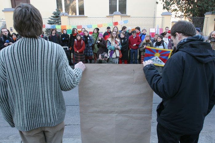 Tibet, demonstrace k 47.výročí okupace.