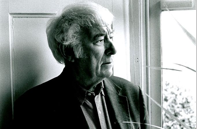 Seamus Heaney žil v letech 1939 až 2013.