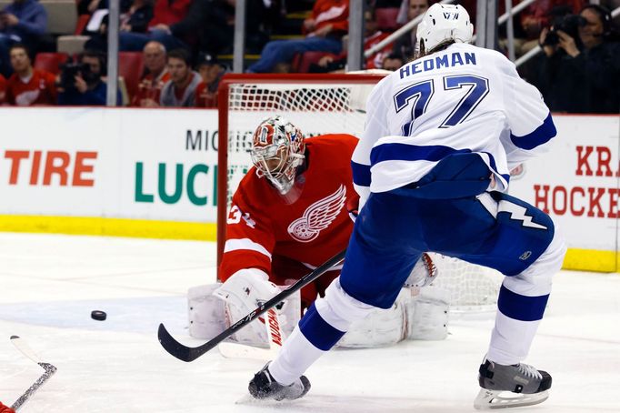 NHL, Tampa Bay - Detroit: Victor Hedman (77)   - Petr Mrázek