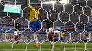 Roberto Firmino dává gól v zápase Mexiko - Brazílie na MS 2018