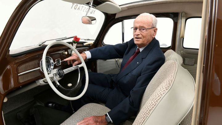 Vzpomínka na Carla Hahna. Globálního muže, který utápěl peníze a skákal na trampolíně; Zdroj foto: Volkswagen