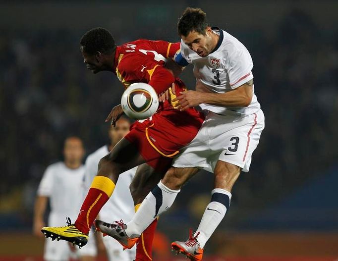 Asamoam Gyan a Carlos Bocanegra