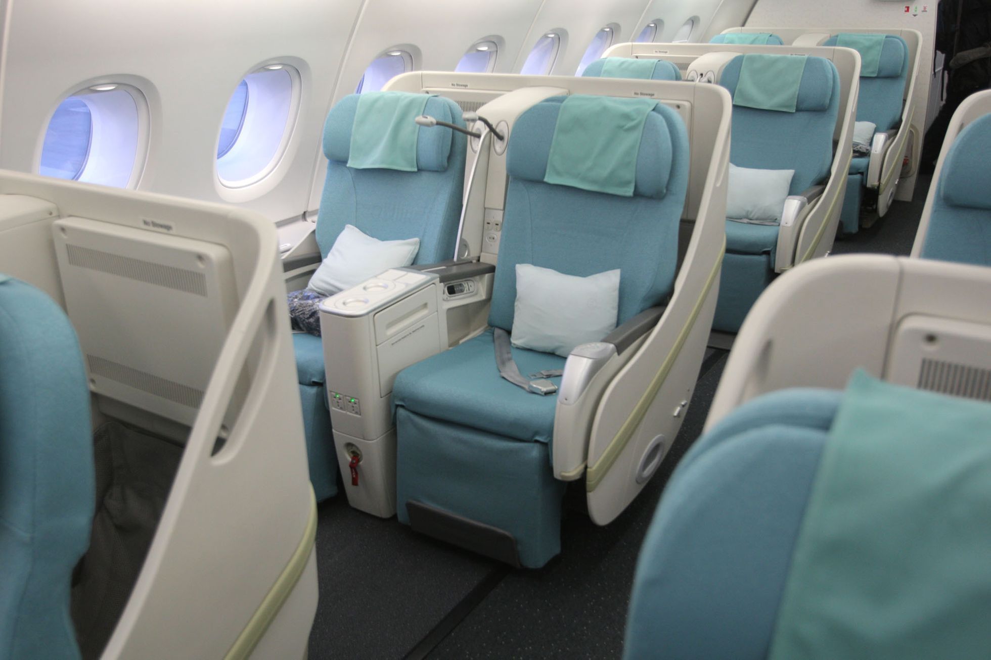 Airbas 380 přistál v Praze