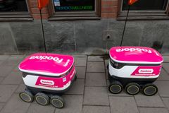 "A kurýři nebudou mít co žrát." V pražském Karlíně začnou jídlo rozvážet roboti