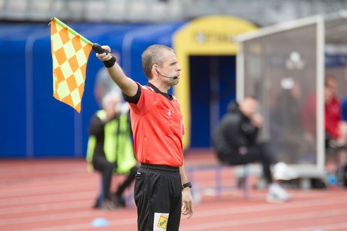 Asistent rozhodčího ve 4. kolo nadstavby Fortuna:Ligy Baník - Slavia