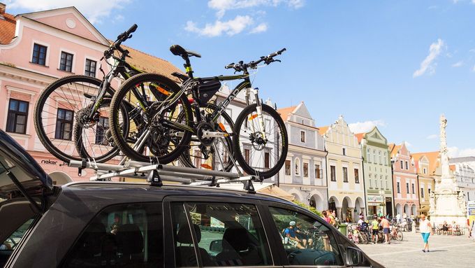 Z Třeboně se stalo cyklistické peklo. Místní se centru vyhýbají, z města je jedna velká cyklostezka