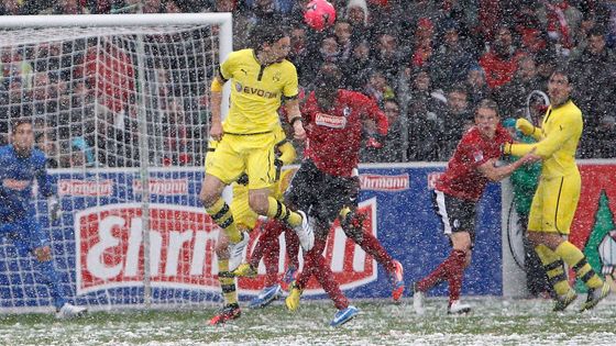 Vítězný gól Borussie Dortmund na hřišti Freiburgu.