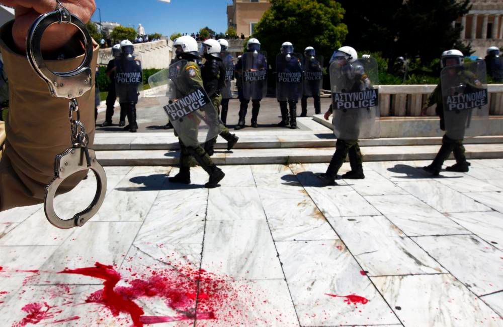 Demonstrace v Athénách - střety s těžkooděnci