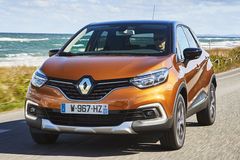 Omlazený Renault Captur je v Česku. Chce se podobat většímu SUV, designem i luxusní výbavou
