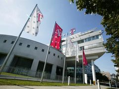Sídlo Deutsche Telekomu policie ve čtvrtek prohledala.