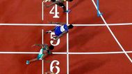 Jednoznačně průkazná cílová fotografie. Nejrychlejší byl Justin Gatlin, druhý jeho americký krajan Christian Coleman a třetí jamajská legenda.