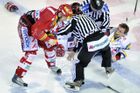 Soudkyně by změnila hokej. Bitky jsou prý trestné činy