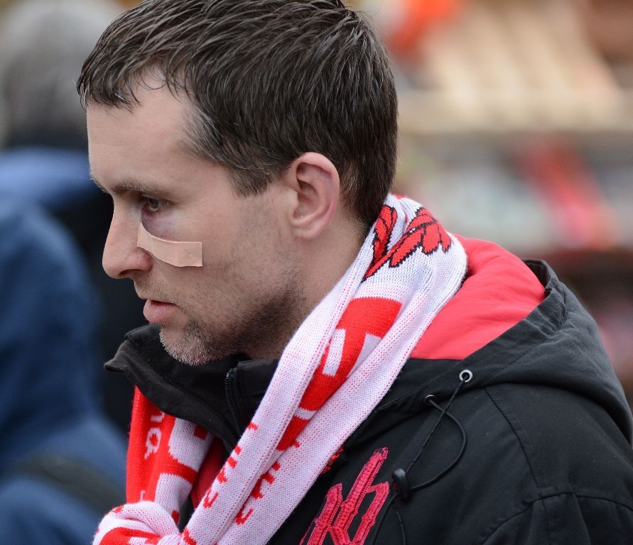 Pochod fanoušků Slavie na 285. derby (pochod gentlemanů)