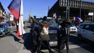 Demonstrace měla začít v 13:00. Poté co policisté uzavřeli prostor v okolí sochy svatého Václava.