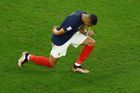 Kylian Mbappé slaví gól v osmifinále MS 2022 Francie - Polsko