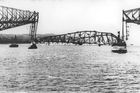 Hned dvakrát se zřítil most v Québecu. Poprvé stavba spadla v roce 1907, protože kvůli chybám ve výpočtech byla hmotnost samotného mostu vyšší než jeho nosnost. Znovu most zkolaboval v roce 1916, když se stavaři pokoušeli o jeho obnovu. Při dvou tragédiích zahynulo celkem 95 lidí.