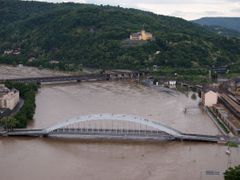 V Ústí nad Labem se potápějí i mosty.