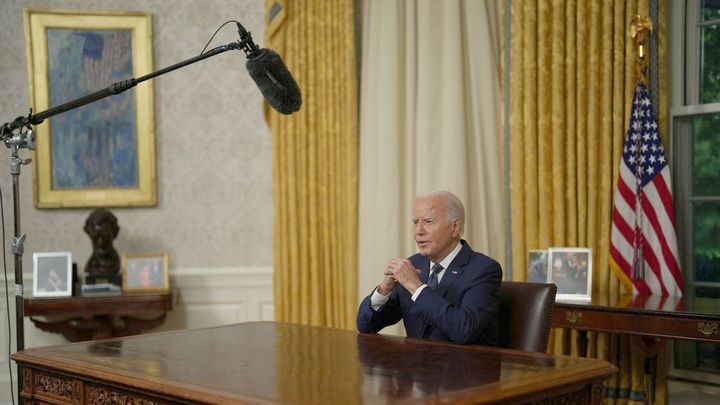 Biden má po atentátu špatné vyhlídky. Musí změnit taktiku a méně útočit na Trumpa