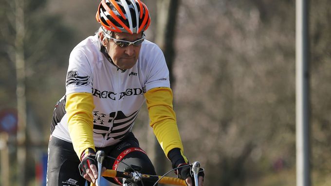 John Kerry při vyjížďce na kole v Ženevě, foto z března 2015.