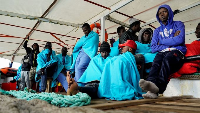 Migranti na lodi organizace Proactiva Open Arms ve Středozemním moři (26. 11. 2019). Ilustrační foto.