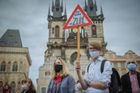 Češi se naučili spolupracovat i podvádět. Odborníci o tom, co změnily dva roky covidu