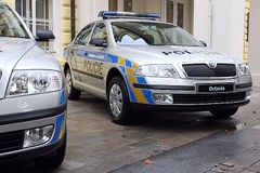 Policie u Kladna použila autobus jako zátaras