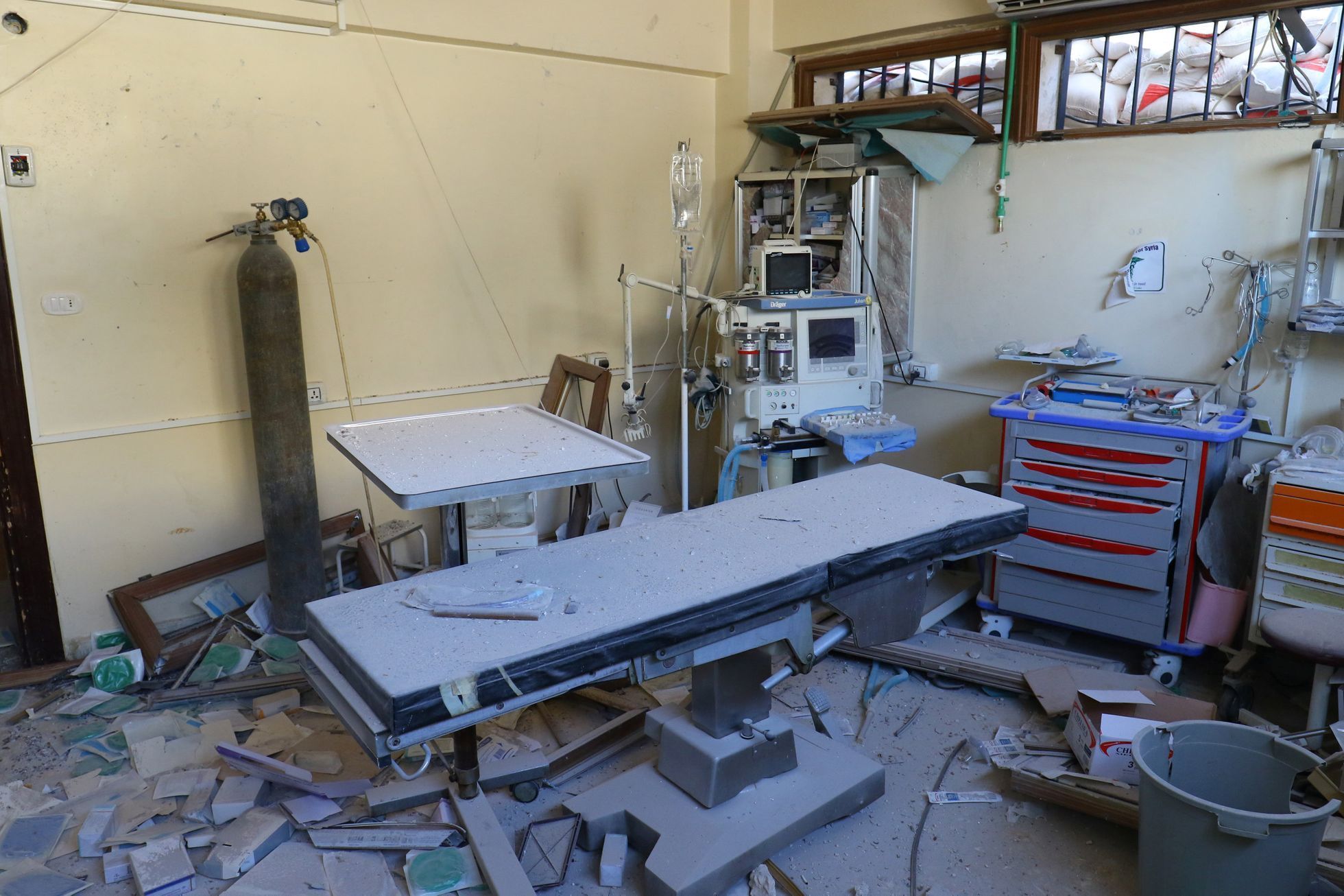 Operační sál, zničený při náletu v Aleppu. Jeden z mnoha...