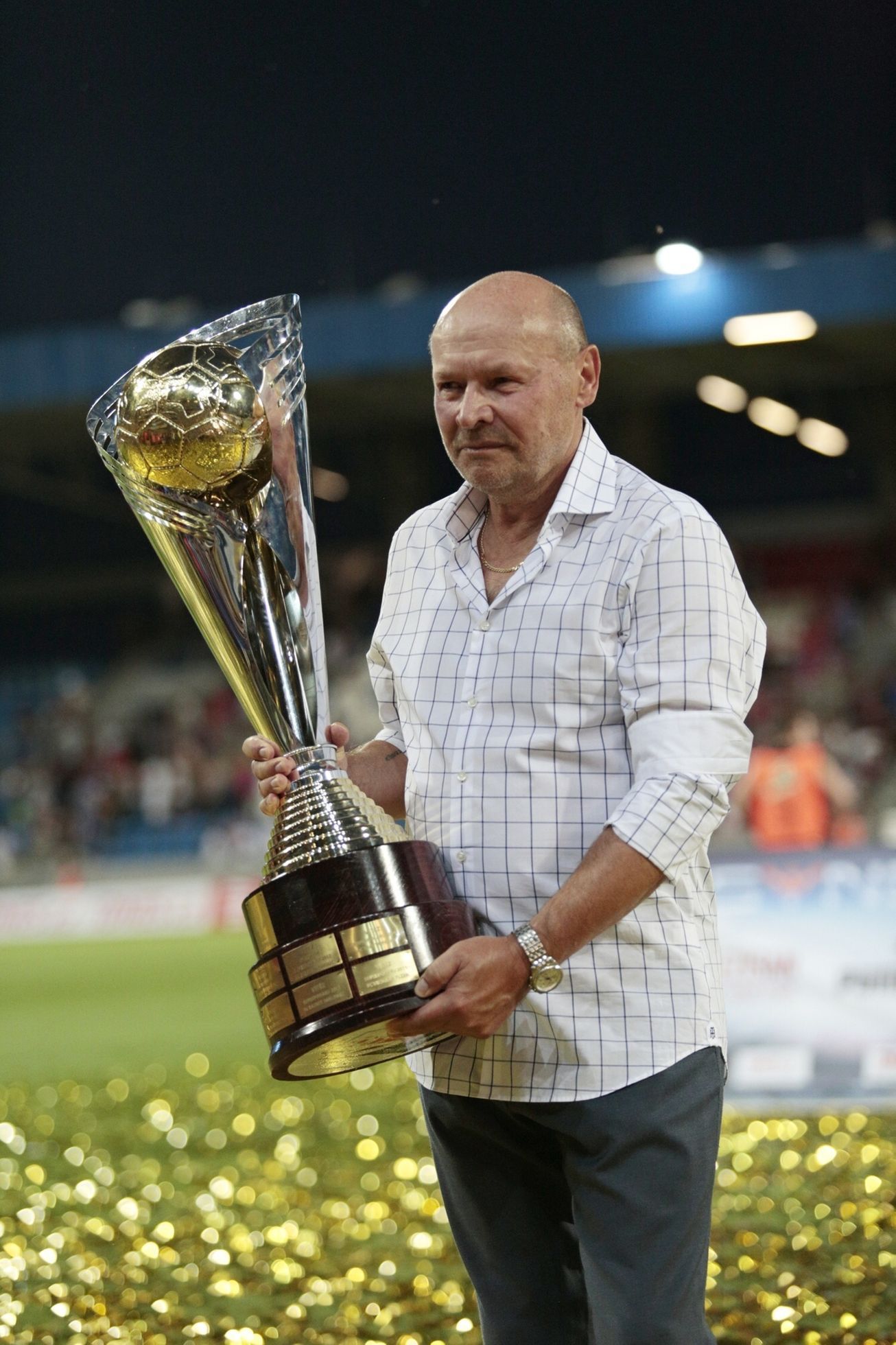 Superpohár, Plzeň-LIberec: Miroslav Koubek s vítěznou trofejí