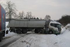 V Harrachově byl uzavřen pro kamiony přechod do Polska