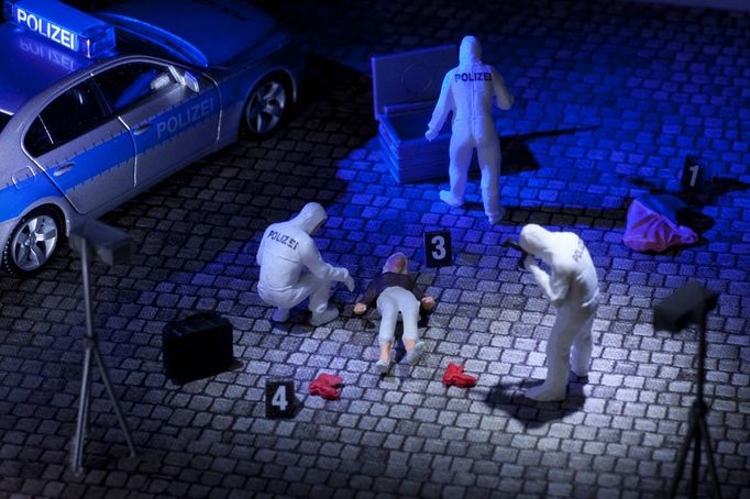 A diorama of a miniature forensics team collecting evidence at a murder scene Image: 0129612194, License: Royalty free, Restrictions: Not available for license to or for use in the following territories: Argentina, Brazil, Chile, Costa Rica, Ecuador, Japan, Mexico, Peru, Spain, Uruguay and Venezuela. For multi-territory license please contact your Corbis Account Representative. Not available for use in Corbis Merchandise., Property Release: No or not aplicable, Model Release: No or not aplicable, Credit line: Profimedia.cz, Corbis