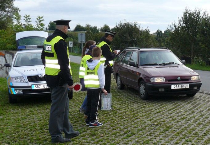 Ukázněné řidiče dětská policie odměnila