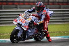 Španělský zabiják Marquez restartuje u Ducati kariéru, Honda se chytá bojovat bez něj