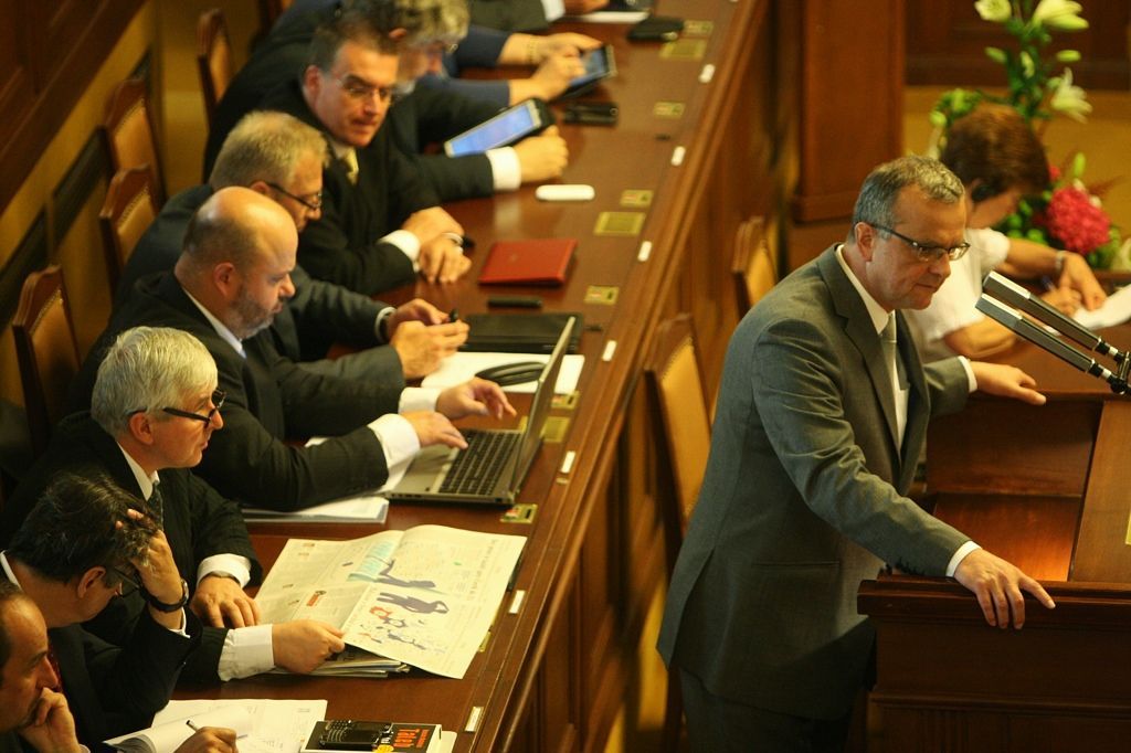 Jednání o rozpuštění sněmovny