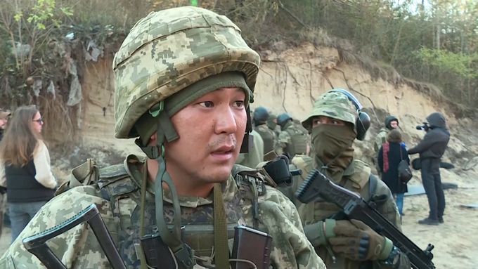 „Nejednat je ještě děsivější. Překonávám strach o svůj život,“ říká ruský voják bojující za Ukrajinu