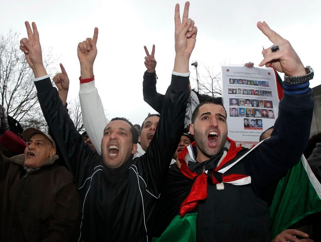 Protesty v Londýně proti M. Kaddáfímu
