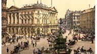 Náměstí a křižovatka Piccadilly Circus byly už v té době rušným dopravním uzlem.