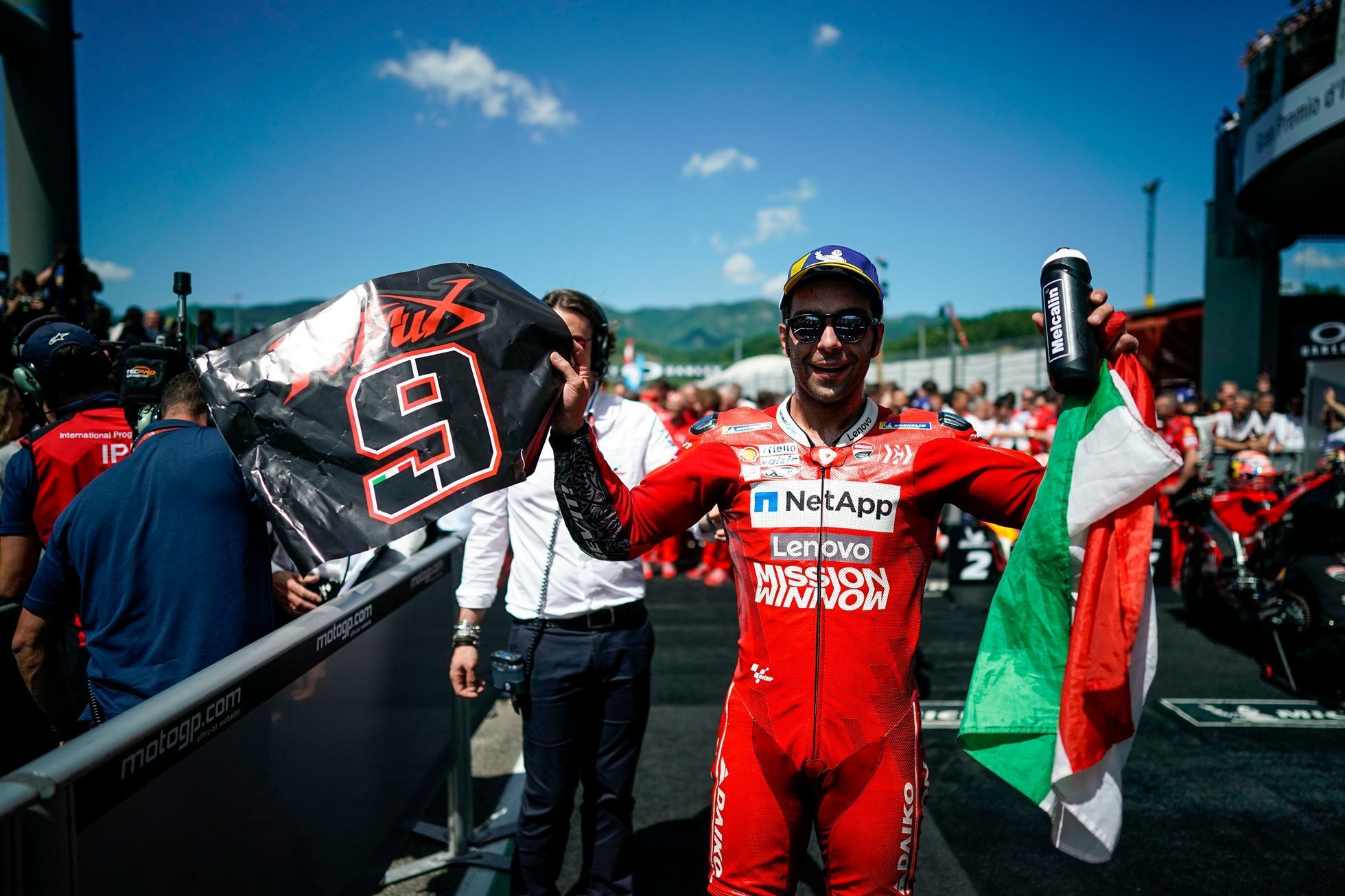 Danilo Petrucci slaví vítěství ve Velké ceně Itálie třídy MotoGP