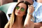 Triumf českého tenisty nad Španělem Davidem Ferrerem v poměru 6:3, 6:4 a 6:3 sledovala také jeho manželka, modelka Ester Berdychová.