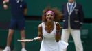 Americká tenistka Serena Williamsová ve finále Wimbledonu 2012 v utkání s Polkou Agnieszkou Radwaňskou.