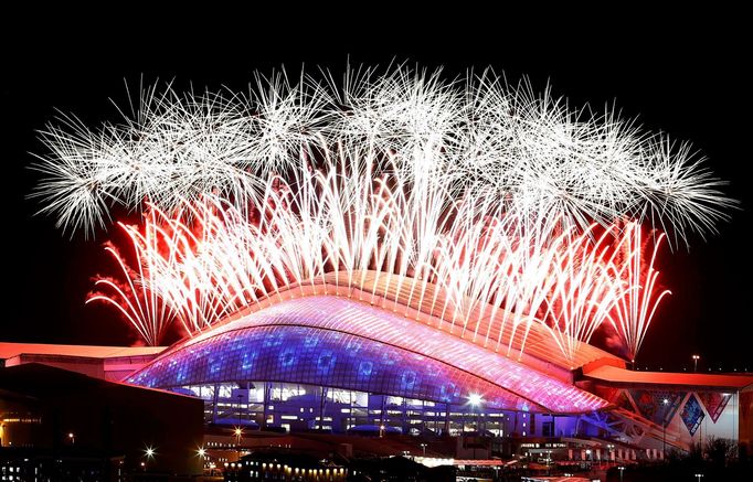 Soči 2014, závěrečný ceremoniál: ohňostroj nad stadionem Fišt