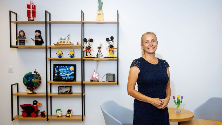 Kostičky nesmí chybět. Máme na to celý systém, říká první Češka v čele továrny Lego