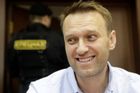 "Zdravím! Jsem venku." Ruský opoziční předák Navalnyj byl propuštěn z vězení