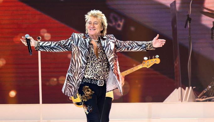 Rod Stewart začátkem června 2024 na koncertu v Kodani.