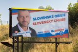 Slováci se tak mohli setkat s předvolební kampaní u silnic...