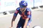 Lehl si na asfalt, odřel loket. Přesto jediný Čech na Tour bojoval o etapový triumf