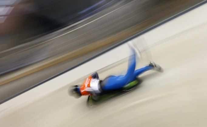 Japan's Hiroatsu Takahashi competes during the men's skeleton test event at the "Sanki" siding center in Rosa Khutor, a venue for the Sochi 2014 Winter Olympics near Sochi February 15, 2013. Although many complexes and venues in the Black Sea resort of Sochi mostly resemble building sites that are still under construction, there is nothing to suggest any concern over readiness. Construction will be completed by August 2013 according to organizers. The Sochi 2014 Winter Olympics opens on February 7, 2014. REUTERS/Kai Pfaffenbach (RUSSIA - Tags: BUSINESS CONSTRUCTION SPORT OLYMPICS) Published: Úno. 15, 2013, 3:19 odp.