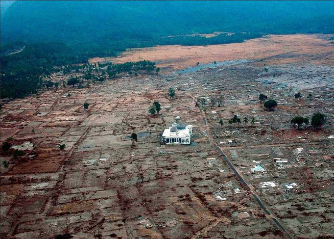 Uplynulo 15 let od ničivé vlny tsunami, která si 26. prosince 2004 vyžádala na pobřeží Indického oceánu v jihovýchodní Asii přes 230 000 mrtvých.